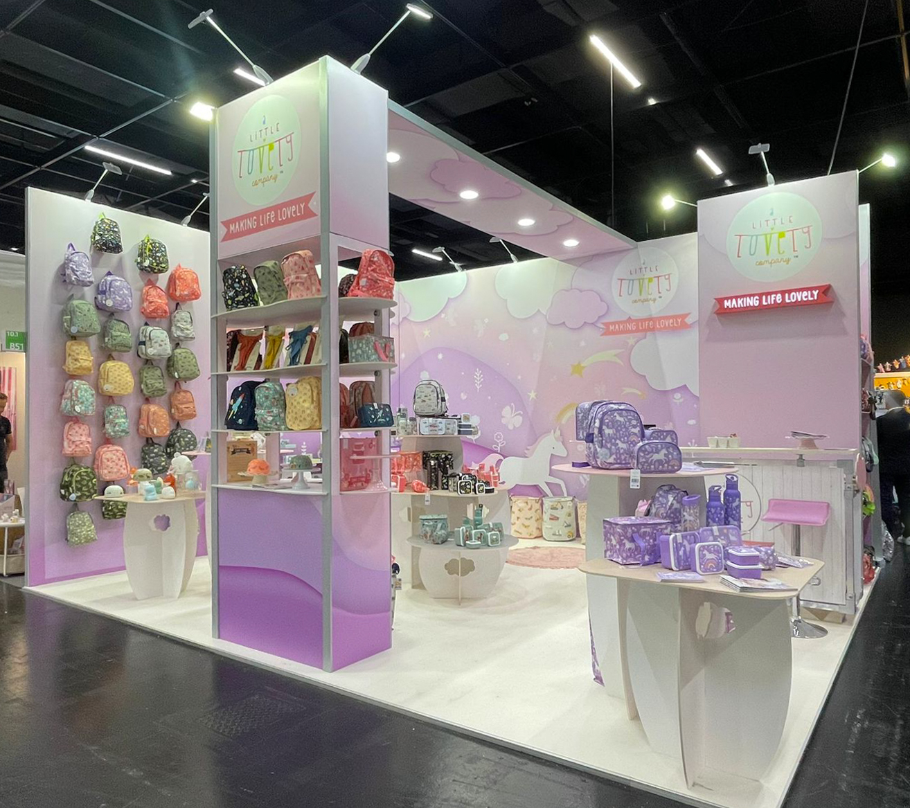 Messestand mit Produkt Displays Messestand mit Produkt Displays